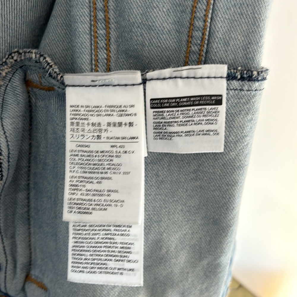Denim Levi’s jacket - Picture 3 of 4